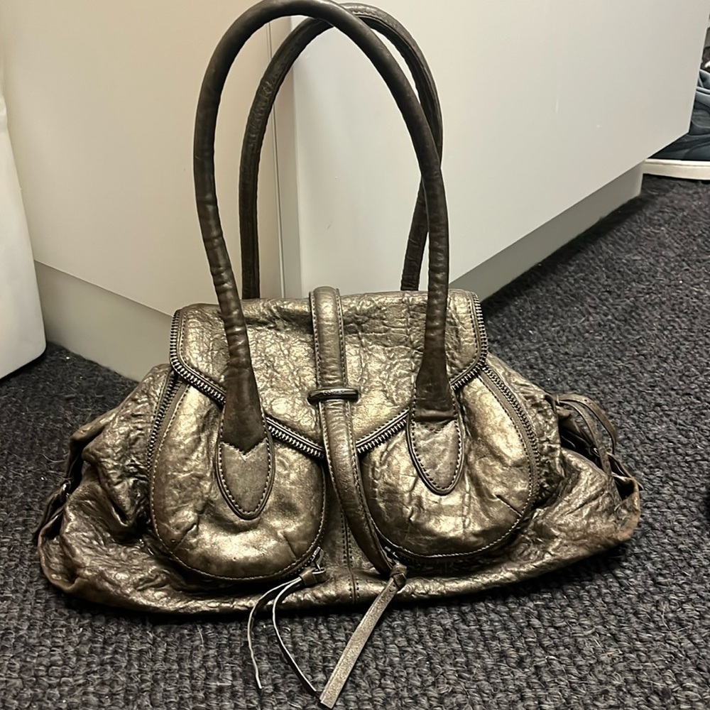 Metallic botkier handle